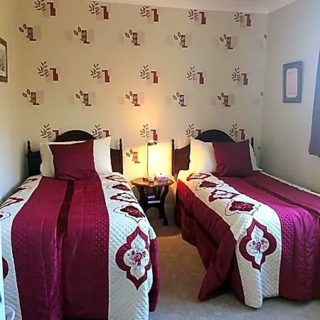 Grey Gables 3*